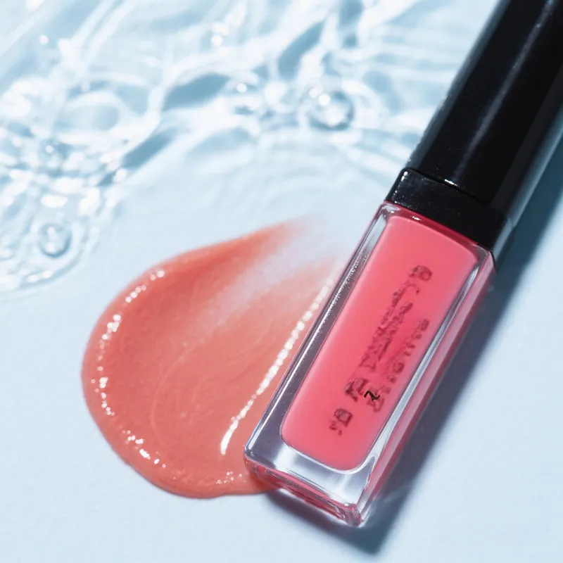 Доставчик на гланц за устни в САЩ